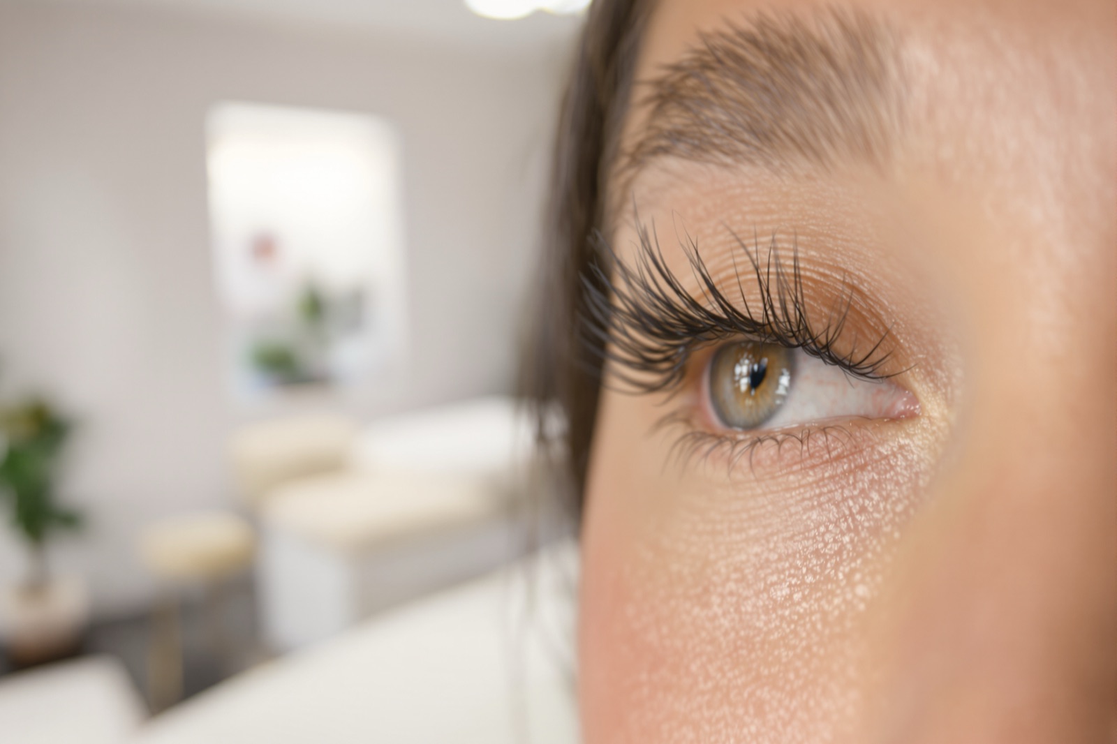 A hybrid lash set, close up
